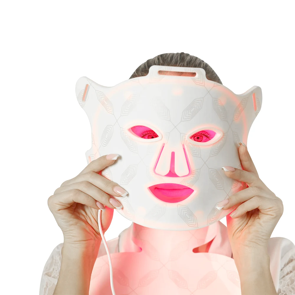 Model holding g15led face mask 2