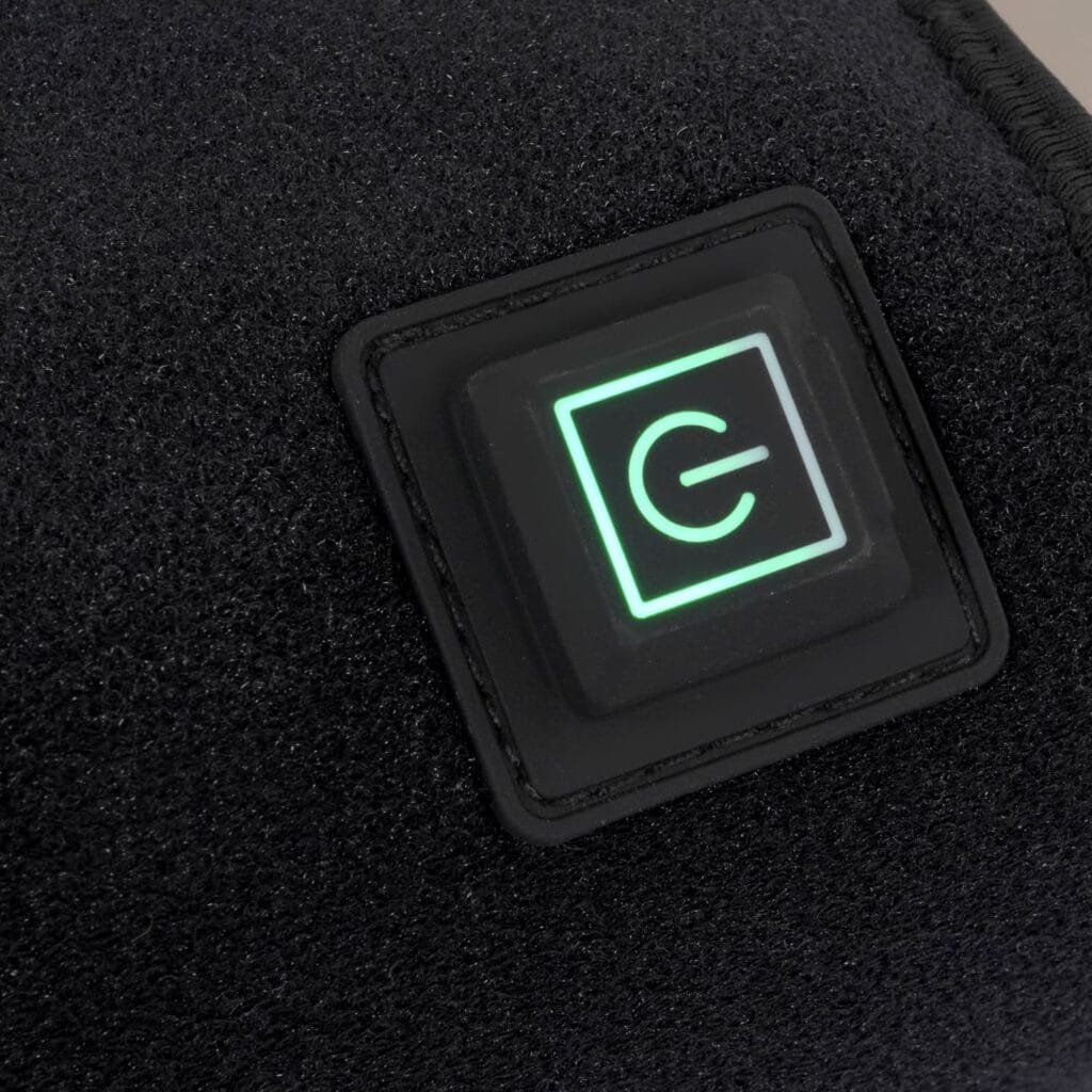Green M3 mode indicator on Wakelife D03 equine leg wrap